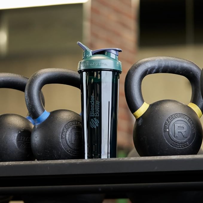BlenderBottle Shaker Bottle Pro Series Perfect for Protein Shakes and Pre Workout, 28-Ounce, Full-Color Green