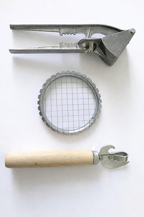 3-Piece Manual Kitchen Tool Set – Metal Garlic Press, Vegetable Dicer Grid & Can/Bottle Opener with Wooden Handle – Retro Style Durable Hand Tools for Camping, Home Cooking & Emergency Use