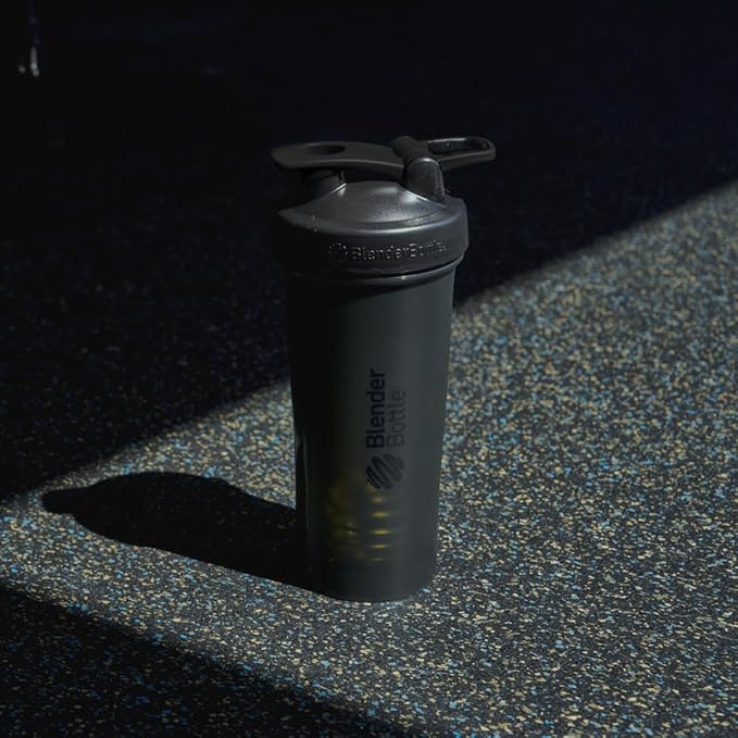 BlenderBottle Classic V2 Shaker Bottle Perfect for Protein Shakes and Pre Workout, 28-Ounce (2 Pack), Black and Navy