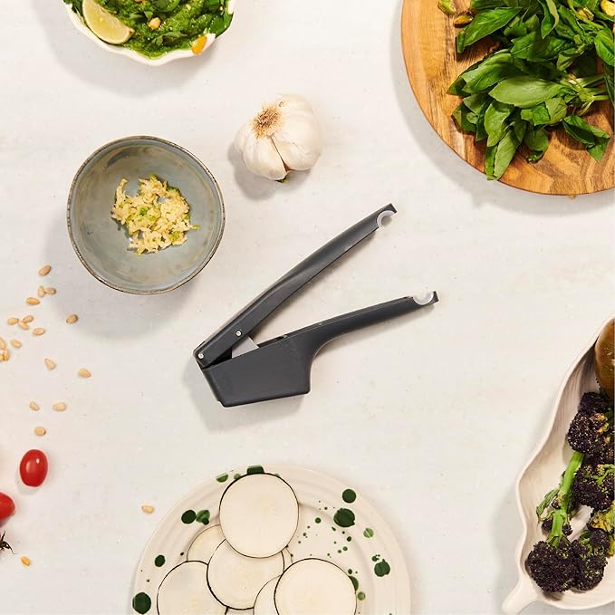 Culinare Garlic Press – Ergonomic Garlic Crusher with Large Chamber for Multiple Cloves – Easy to Use Ginger Mincer – Powerful Stainless Steel Crushing Action – Dishwasher Safe, 2-Year Guarantee