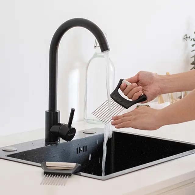 Stainless Steel Onion Holder Slicer.Meat slicer food slice Assistant onion holder. Kitchen Gadgets. Vegetables Holder cutting., madiam, Silver