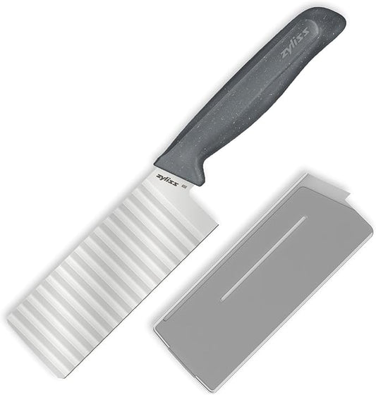 Zyliss Crinkle Cut Knife – Stainless Steel Wavy Blade for Crinkle Cut French Fries, Vegetables & Fruit – Fun Snack & Garnish Cutter with Wheat Straw Handle, Dishwasher Safe, 5-Year Guarantee 4.5"