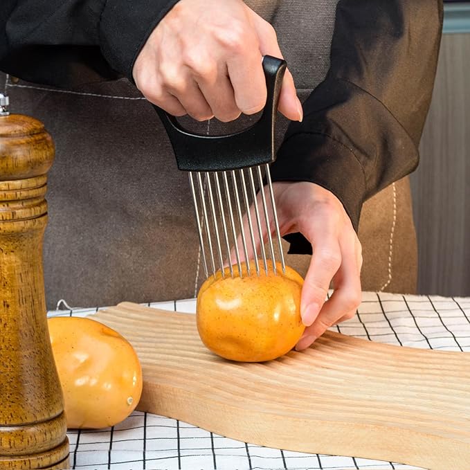 2Pcs Onion Holder, Onion Slicer, Onion Cutter for Slicing of Fruits and Other Vegetables,Multi-Purpose Kitchen Accessory,With protective cover,Finger Guards for Cutting Food