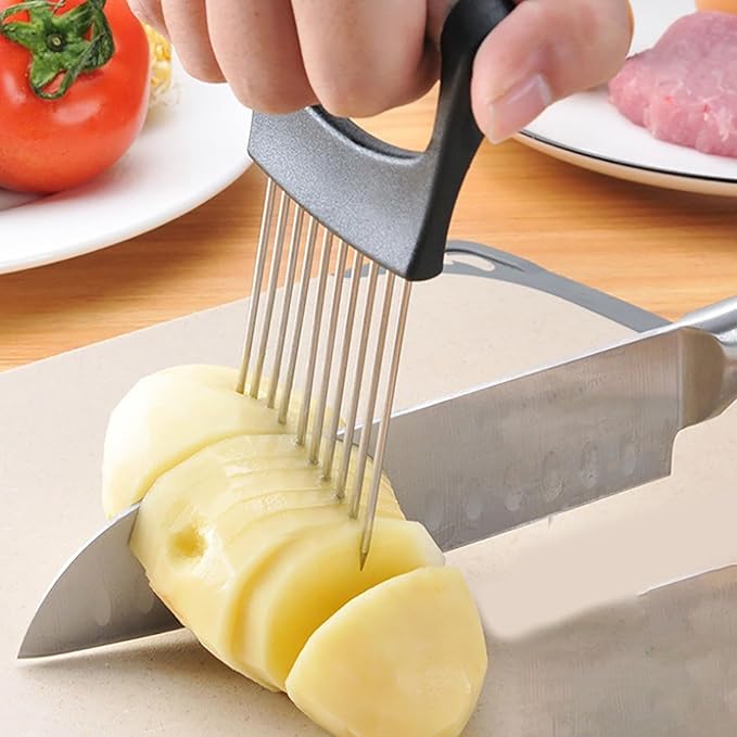 2Pcs Onion Holder, Onion Slicer, Onion Cutter for Slicing of Fruits and Other Vegetables,Multi-Purpose Kitchen Accessory,With protective cover,Finger Guards for Cutting Food