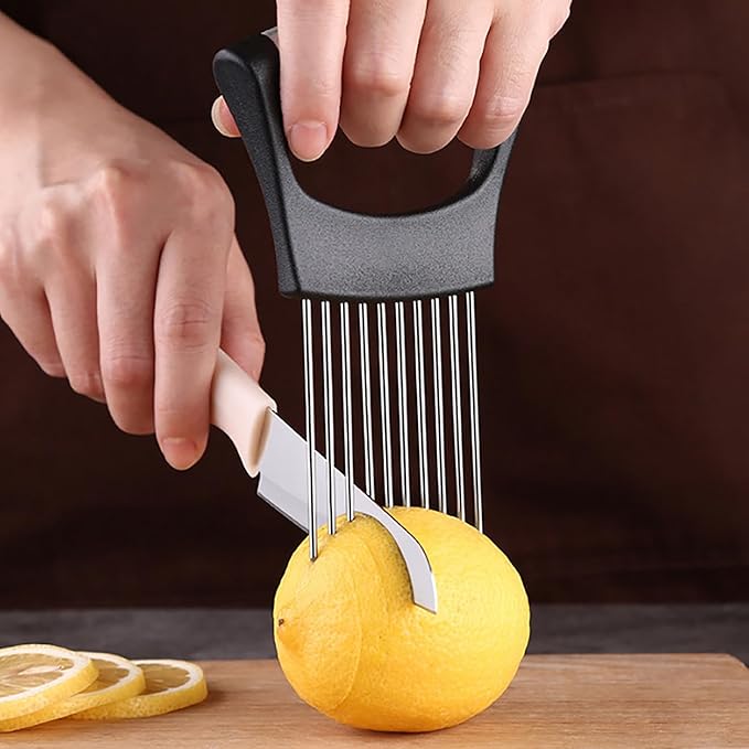 2Pcs Onion Holder, Onion Slicer, Onion Cutter for Slicing of Fruits and Other Vegetables,Multi-Purpose Kitchen Accessory,With protective cover,Finger Guards for Cutting Food