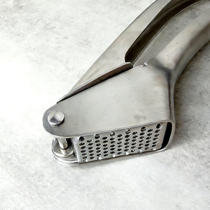 Stainless Steel Garlic Press, Easy to Squeeze, Ergonomic Handle, No Need to Peel Garlic Press,Garlic Mincer, Garlic Ginger Crushing Tool, Silver