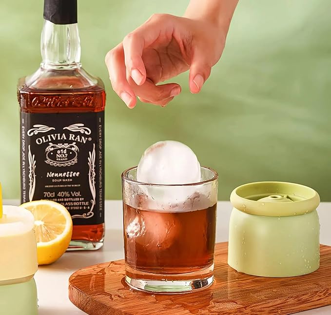 4 large ice cube molds，suitable for whiskey、coffee、lemonade、cocktail;Separate round ice cube mold;ice ball maker mold with lid;made of silicone, easy to fill and remove