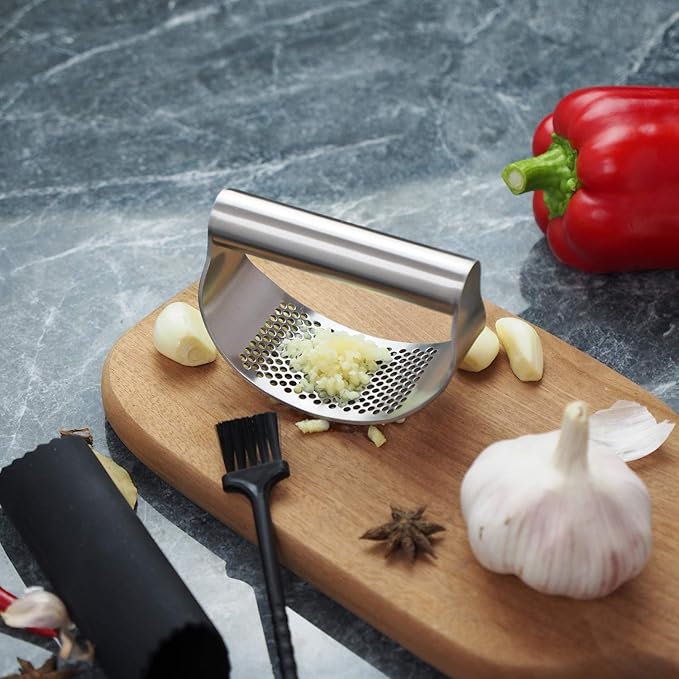 Garlic Press Rocker,Manual Crusher & Mincer with Ergonomic Handle for Easy Cleaning,Rust Proof Kitchen Tool for Ginger (Silverblack)