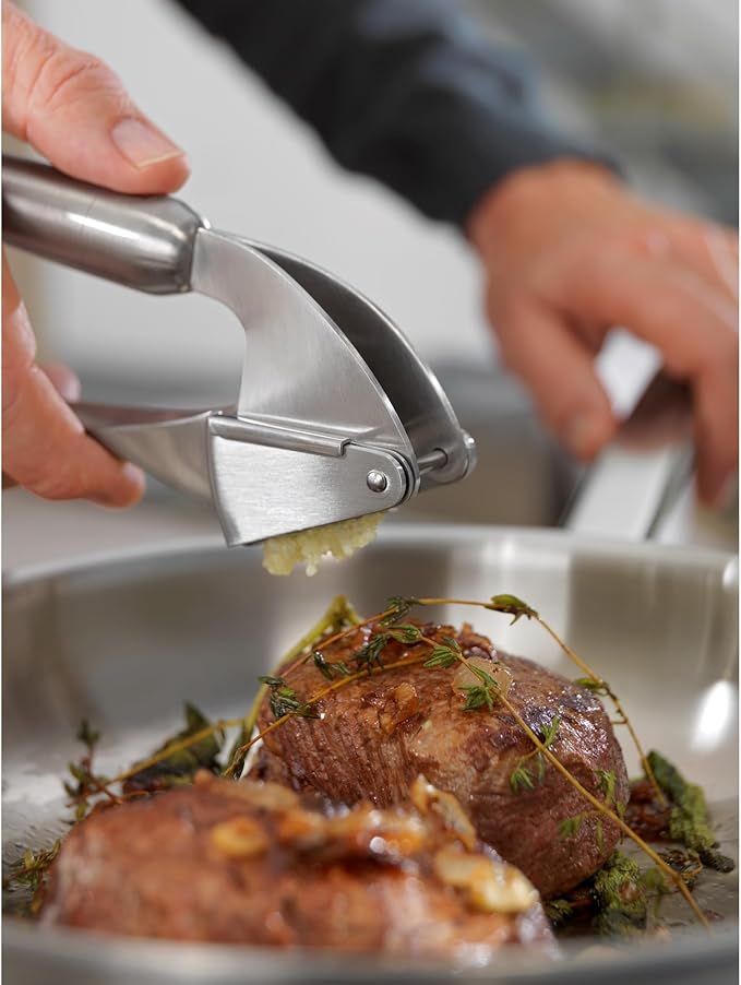 ZWILLING Pro Garlic Press