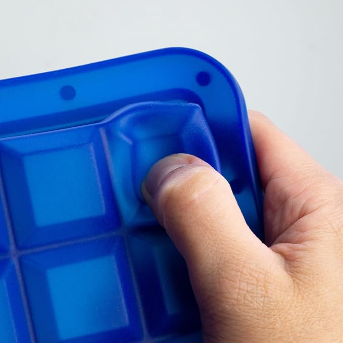 Lurch 240755 Ice Former Arctic Cube 3 cm Blue Ice Cube Tray for 30 Ice Cubes with Transparent Lid Blue