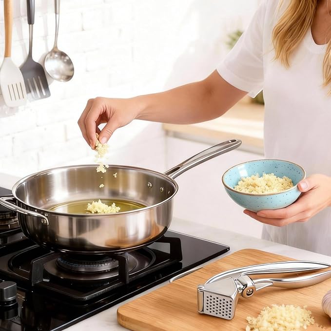 Premium Zinc Alloy Garlic Press, Heavy Duty Rust-Proof Garlic Crusher Mincer with Ergonomic Handle, Dishwasher Safe Easy Squeeze & Clean Kitchen Tool - Silver