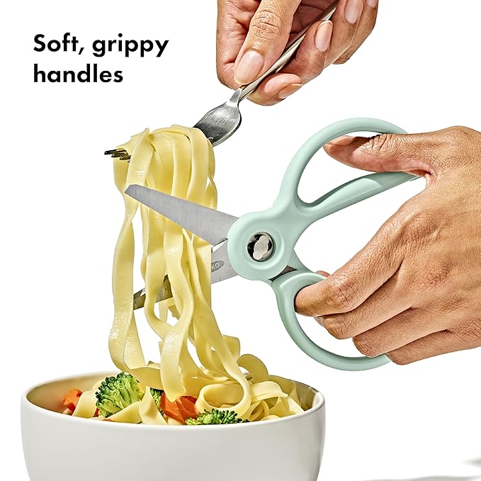 OXO Tot On-the-Go Food Scissors with Case, Baby Fruit and Vegetable Slicer