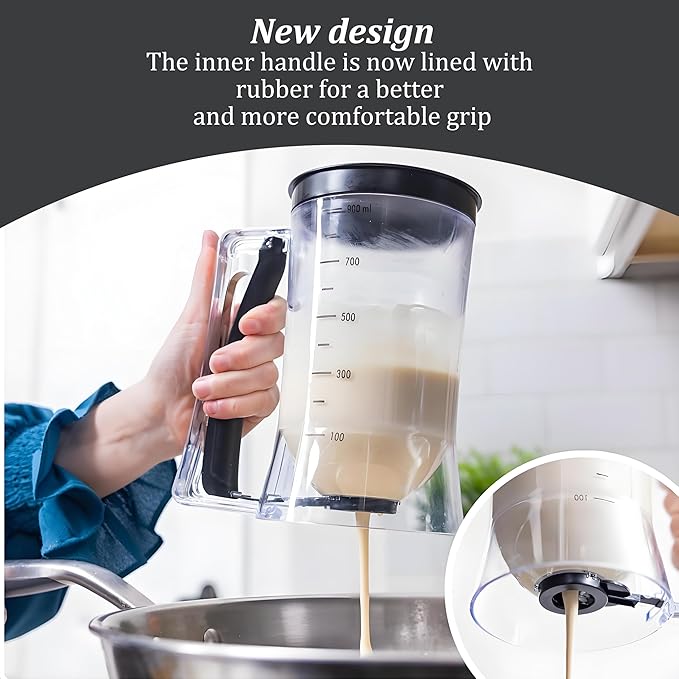 Pancake Batter Dispenser with Measuring Label, 4 Cup Capacity, 900ml With Squeeze Handle Kitchen Dispenser Bottle for Pancakes, Waffles, Muffins (Red)