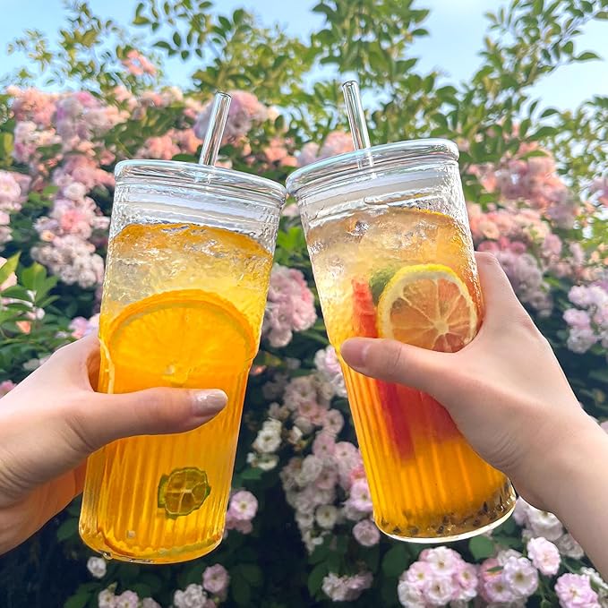 Puraville 20oz Glass Cups with Lids and Straws, 2 Pack High Borosilicate Iced Coffee Cups Drinking Glasses Tumbler for Smoothie, Water, Tea, Juice Drinks, Clear
