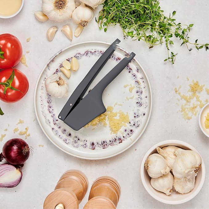 Culinare Garlic Press – Ergonomic Garlic Crusher with Large Chamber for Multiple Cloves – Easy to Use Ginger Mincer – Powerful Stainless Steel Crushing Action – Dishwasher Safe, 2-Year Guarantee
